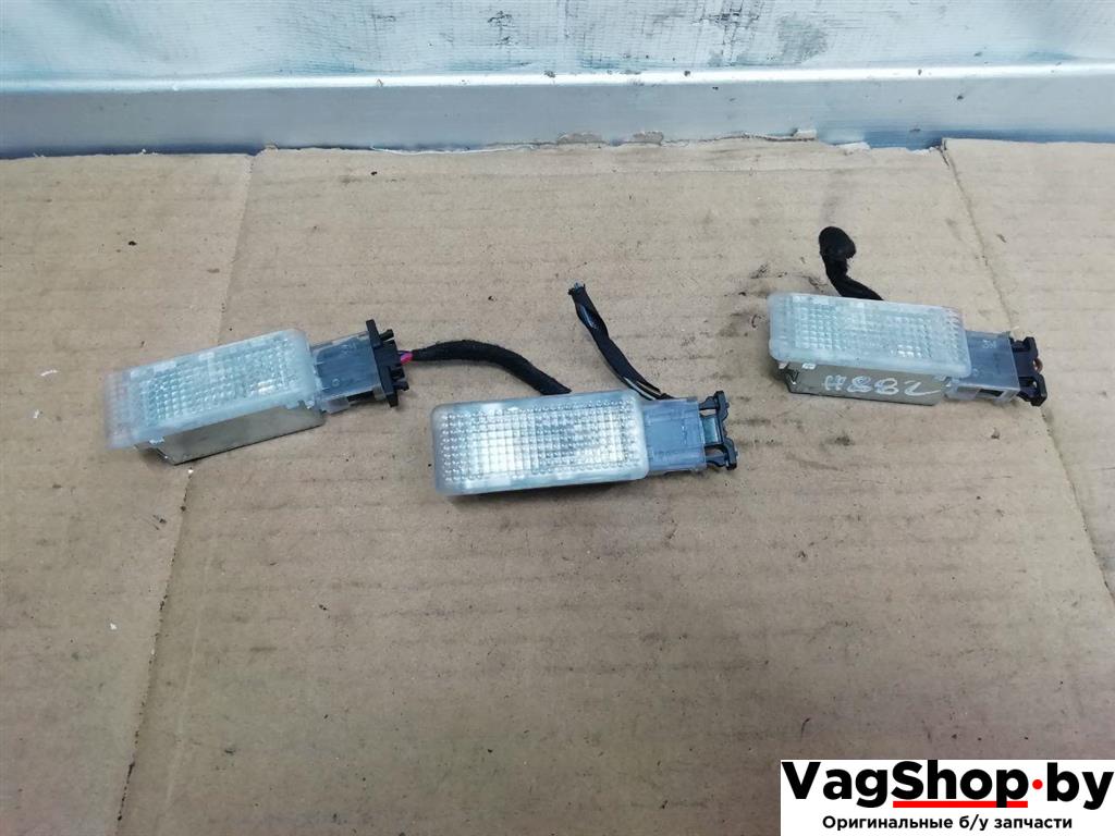 фонарь салона (плафон) Volkswagen Tiguan 1 поколение 2010, 2.0 л., TDi, CFG, дизель, МКПП, серебро, внедорожник 5 дв., полный привод, 6L0947565, 7L0947415 - фото №1