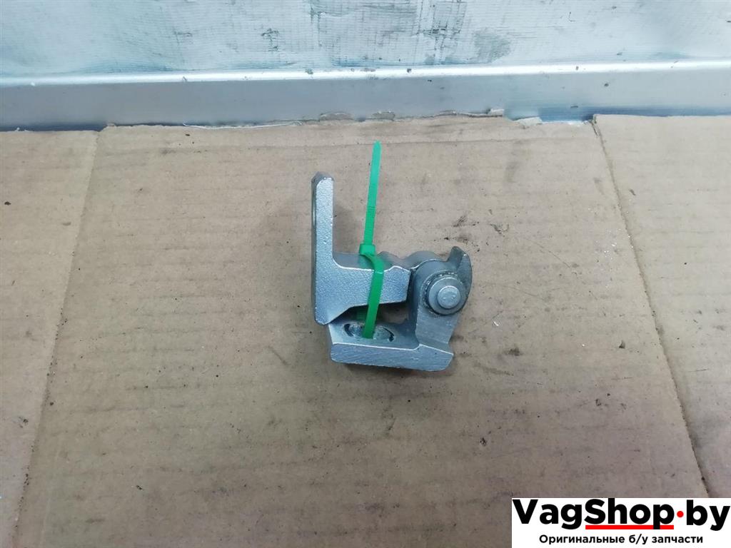 петля двери Volkswagen Tiguan 1 поколение 2010, 2.0 л., TDi, CFG, дизель, МКПП, серебро, внедорожник 5 дв., полный привод, 5N0831402A - фото №1