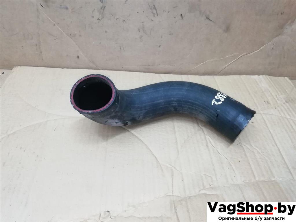 патрубок интеркулера Volkswagen Tiguan 1 поколение 2010, 2.0 л., TDi, CFG, дизель, МКПП, серебро, внедорожник 5 дв., полный привод, 5N0145832K - фото №1