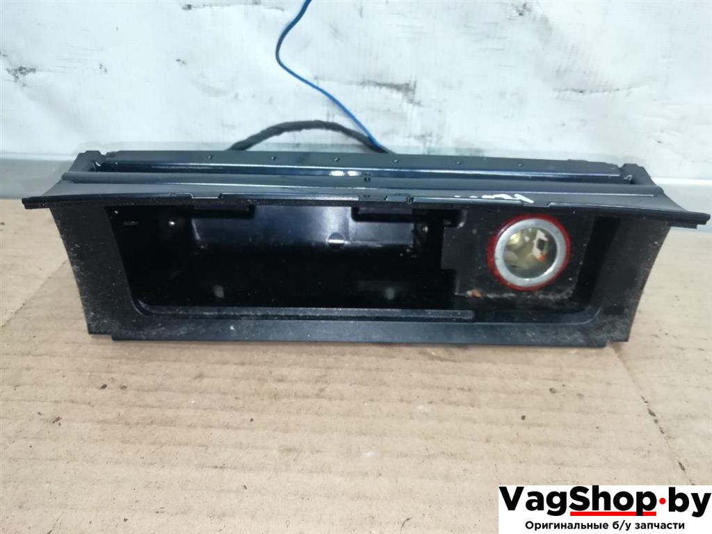 пепельница Volkswagen Passat B6 2009, 2.0 л., TDi, CBA, дизель, МКПП, голубой, седан, передний привод, 3C0863284G, 3C0857961G - фото №1