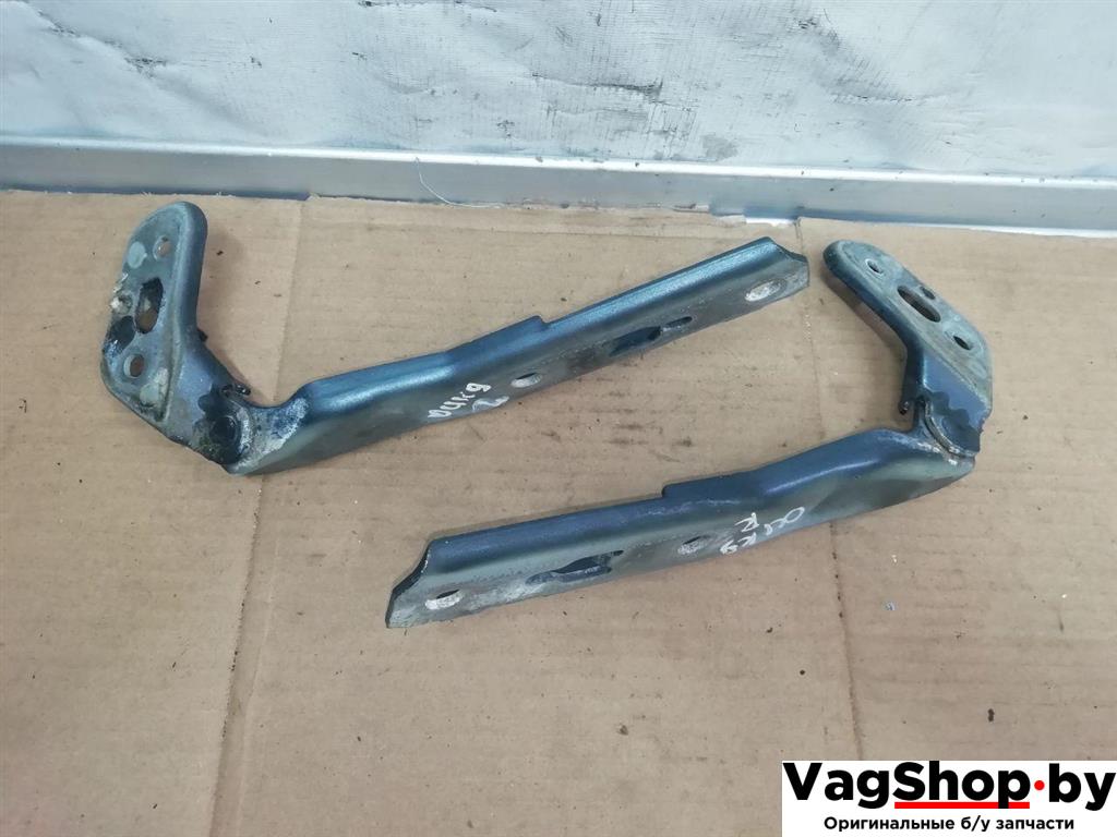 петля капота Audi A6 Allroad Quattro C6/4F 2007, 3.2 л., FSI, AUK, бензин, МКПП, синий, универсал, полный привод, 4F0823301, 4F0823302 - фото №1