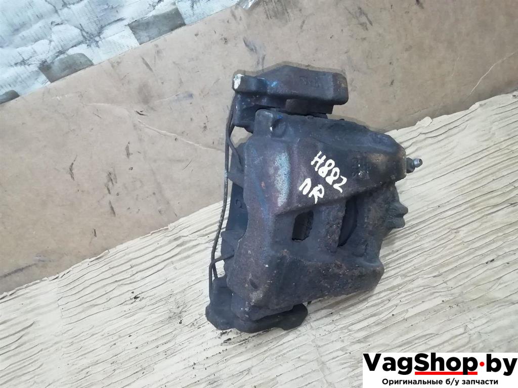 суппорт передний правый Volkswagen Tiguan 1 поколение 2010, 2.0 л., TDi, CFG, дизель, МКПП, серебро, внедорожник 5 дв., полный привод - фото №1