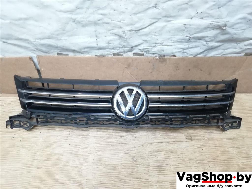 решетка радиатора Volkswagen Touran 2 2013, 1.6 л., TDi, CAY, дизель, МКПП, черный, минивэн, передний привод, 1T0853653L - фото №1