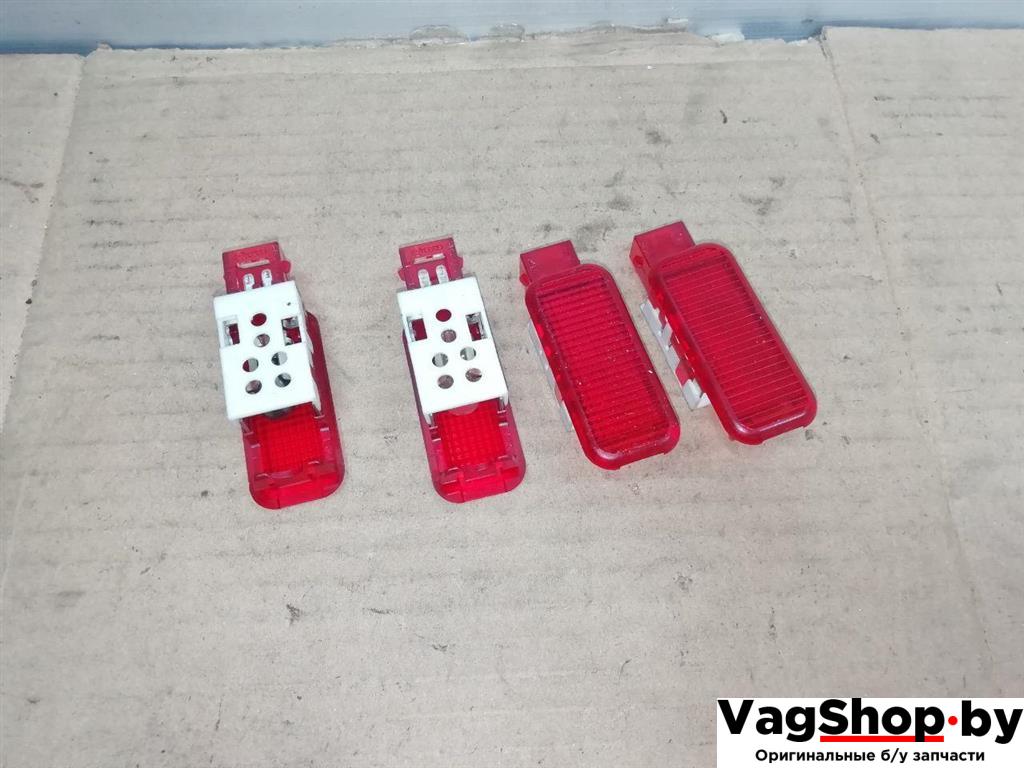 фонарь салона (плафон) Audi A6 4F/C6 2007, 3.0 л., TDi, ASB, дизель, АКПП, голубой, универсал, полный привод, 8D0947411 - фото №1