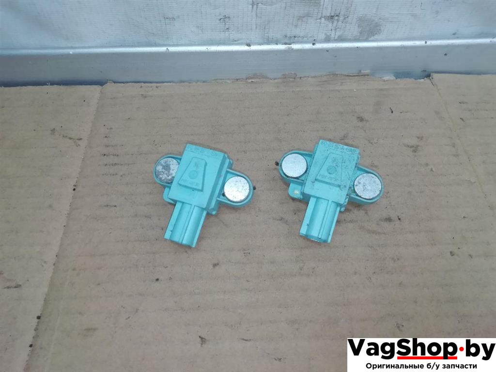 датчик удара Audi A6 4F/C6 2007, 3.0 л., TDi, ASB, дизель, АКПП, голубой, универсал, полный привод, 4F0955557A - фото №1