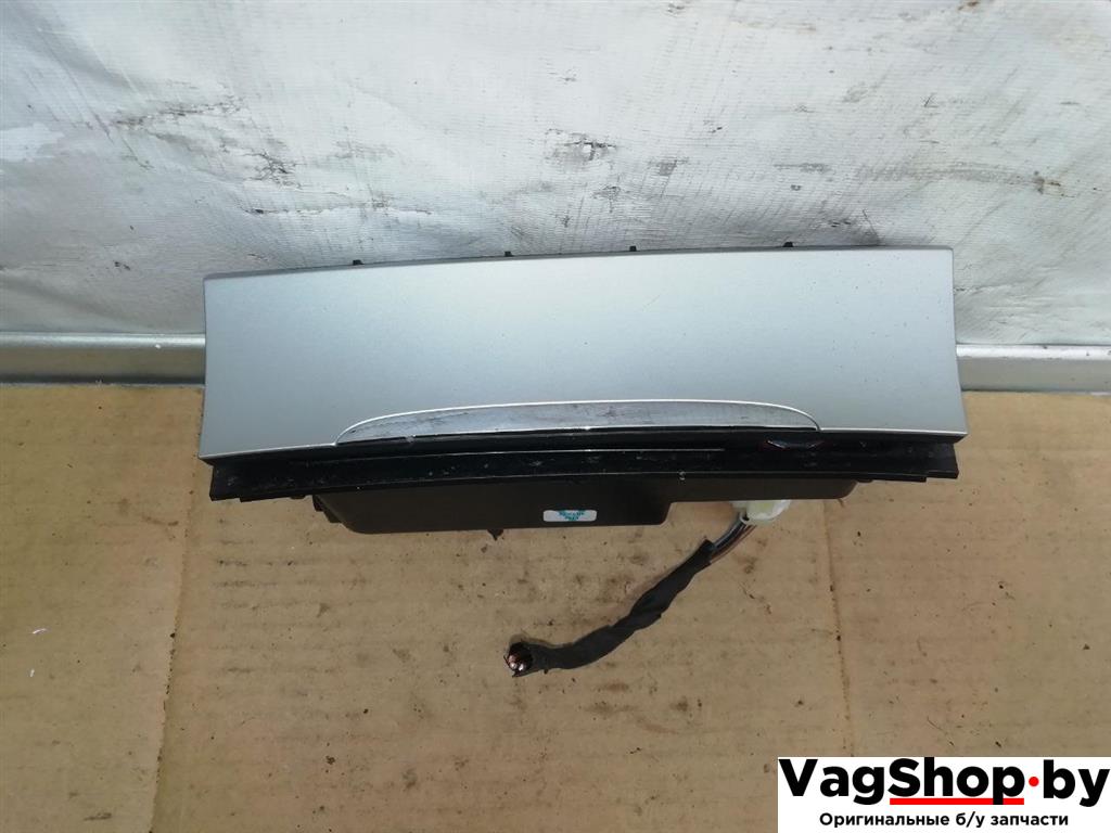 пепельница Volkswagen Passat B6 2008, 2.0 л., TDi, CBA, дизель, МКПП, серебро, универсал, передний привод, 3C0863284G, 3C0857961G - фото №1