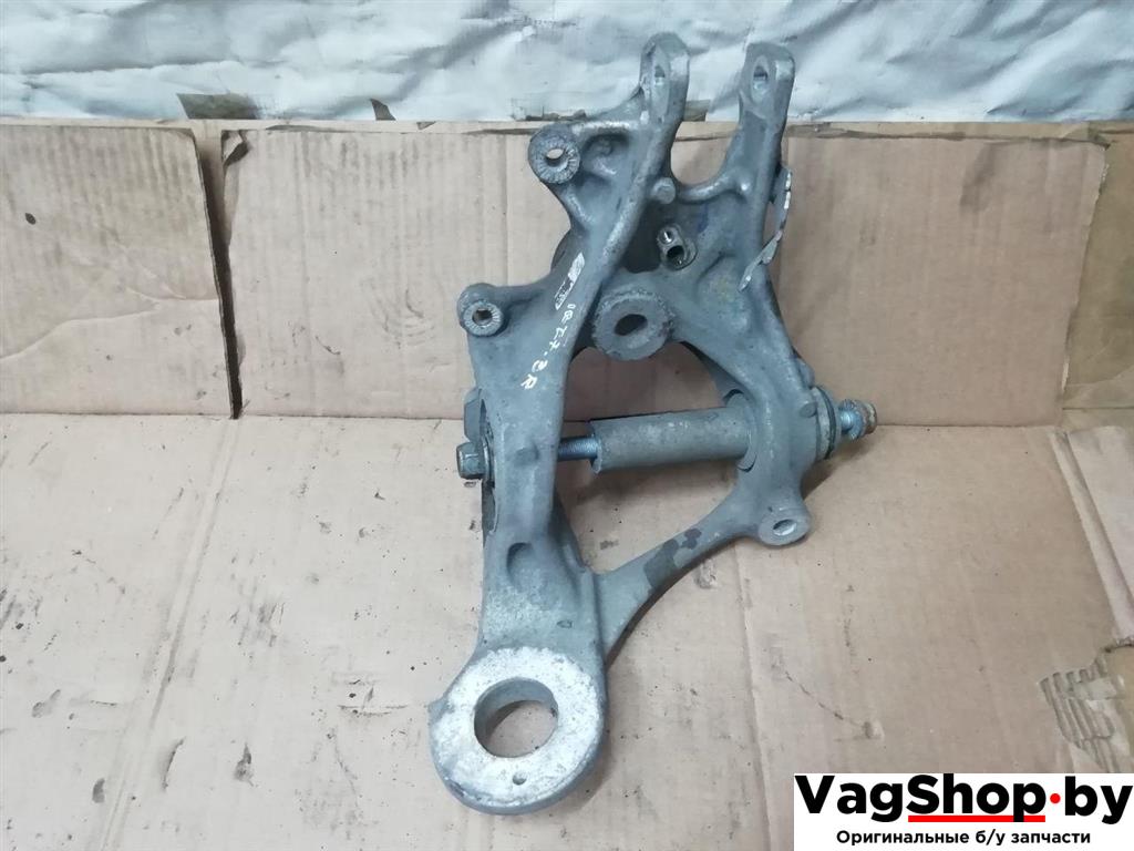 кулак задний правый Audi A4 B8/8K 2010, 2.7 л., TDi, CGK, дизель, МКПП, белый, седан, передний привод, 8K0505432AQ - фото №1