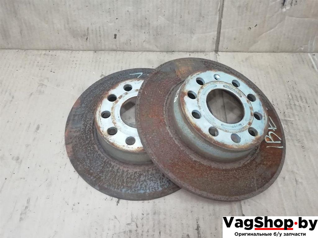 диск тормозной задний Volkswagen Touran 2 2013, 1.6 л., TDi, CAY, дизель, МКПП, черный, минивэн, передний привод - фото №1