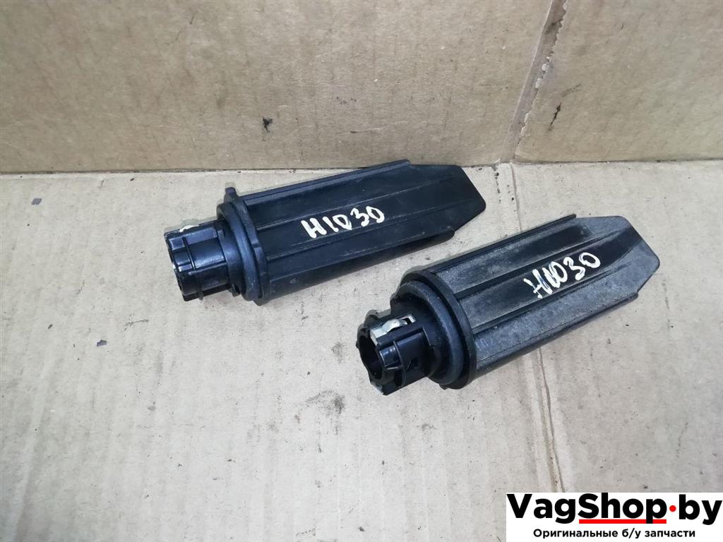 Патрон лампы фары Volkswagen Passat B7 2011, 2.0 л., TDi, CFF, дизель, МКПП, черный, универсал, передний привод, 90000642 - фото №1