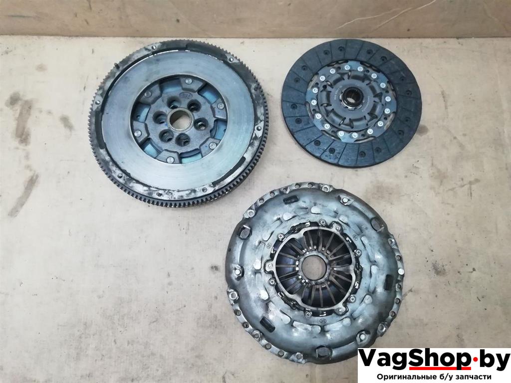 маховик Volkswagen Passat B7 2011, 2.0 л., TDi, CFF, дизель, МКПП, черный, универсал, передний привод, 415058310 - фото №1