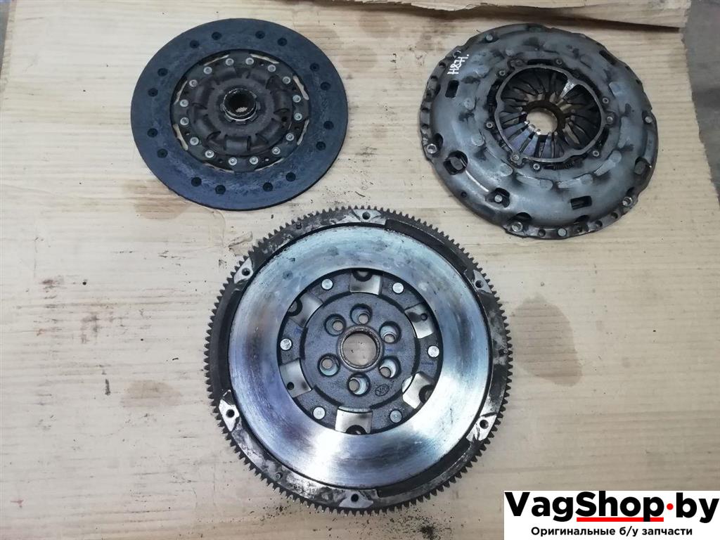 маховик Volkswagen Passat B6 2009, 2.0 л., TDi, CBA, дизель, МКПП, голубой, седан, передний привод, 03L105266J - фото №1