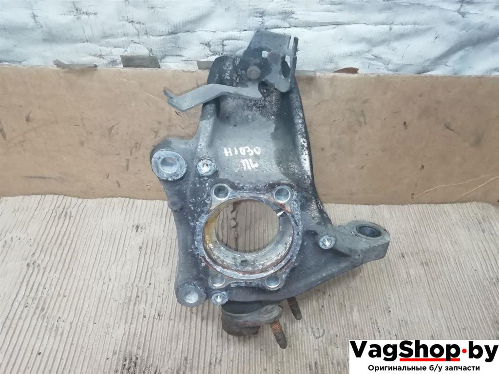 кулак поворотный левый Volkswagen Passat B7 2011, 2.0 л., TDi, CFF, дизель, МКПП, черный, универсал, передний привод - фото №1