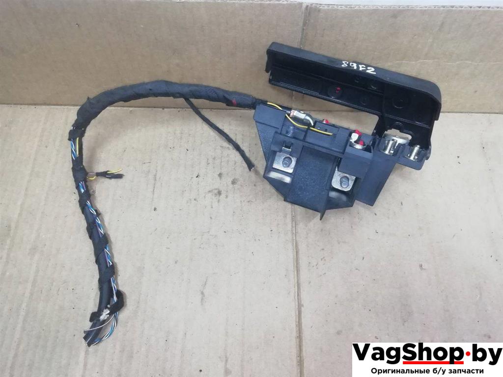 клемма аккумулятора плюс Audi A8 D4/4H 2011, 4.2 л., FSI, CDR, бензин, АКПП, серый, седан, полный привод - фото №1