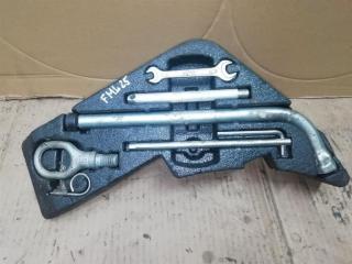 Набор инструментов штатный Volkswagen Touareg 1 поколение [рестайлинг] 2009, 2.5 л., TDi, BPE, дизель, АКПП, черный, внедорожник 5 дв., полный привод, 7L0012113