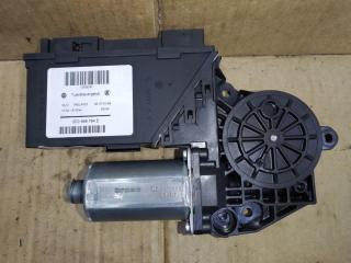 моторчик стеклоподъемника задний правый Volkswagen Touareg 1 поколение [рестайлинг] 2009, 2.5 л., TDi, BPE, дизель, АКПП, черный, внедорожник 5 дв., полный привод, 7L6959704, 3D0959794E