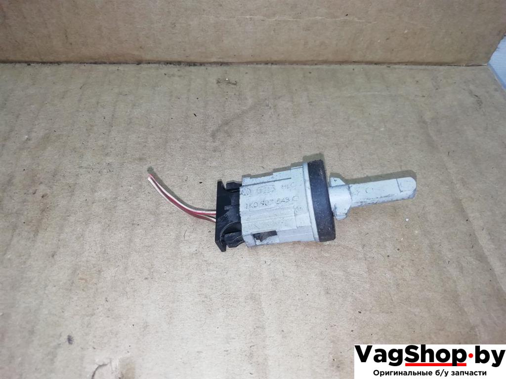 датчик температуры Volkswagen Passat B7 2011, 2.0 л., TDi, CFF, дизель, МКПП, черный, универсал, передний привод, 1K0907543C - фото №1