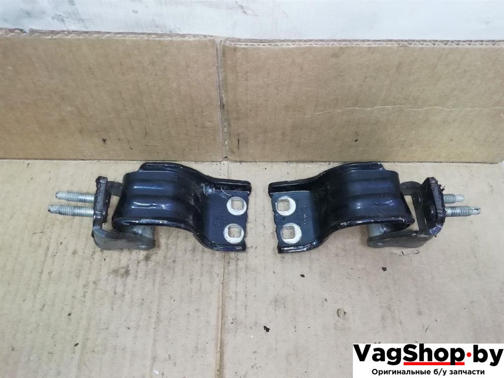 петля крышки багажника Volkswagen Passat B7 2011, 2.0 л., TDi, CFF, дизель, МКПП, черный, универсал, передний привод, 3C9827301D, 3C9827302D - фото №1