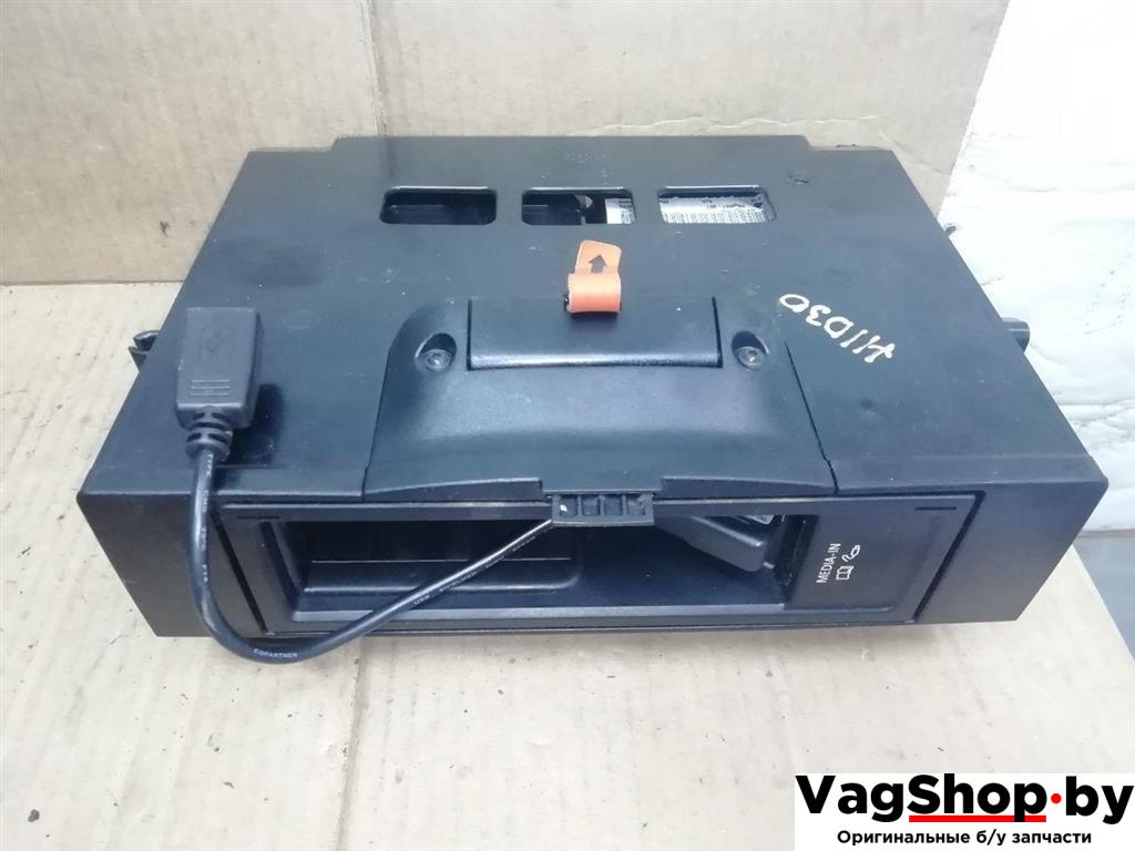 блок управления телефоном Volkswagen Passat B7 2011, 2.0 л., TDi, CFF, дизель, МКПП, черный, универсал, передний привод, 5N0035342E - фото №1