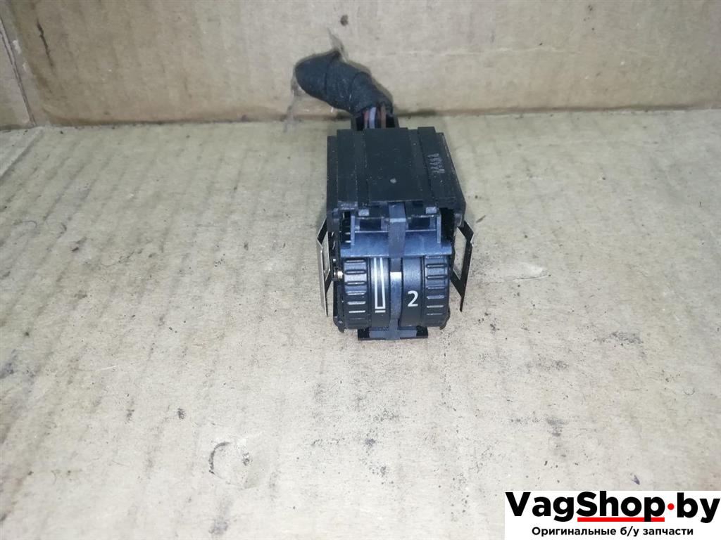 кнопка корректора фар Volkswagen Passat B7 2011, 2.0 л., TDi, CFF, дизель, МКПП, черный, универсал, передний привод, 3AA941333 - фото №1