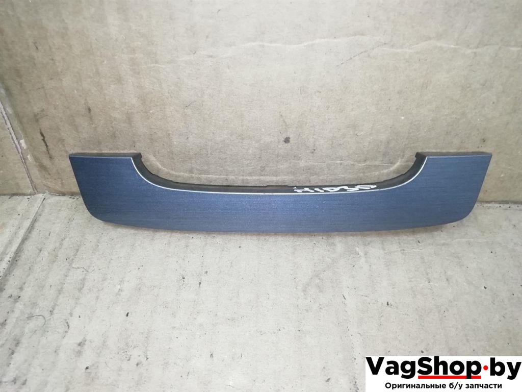 Декоративная накладка центральной консоли Volkswagen Passat B7 2011, 2.0 л., TDi, CFF, дизель, МКПП, черный, универсал, передний привод, 3AA863324B - фото №1