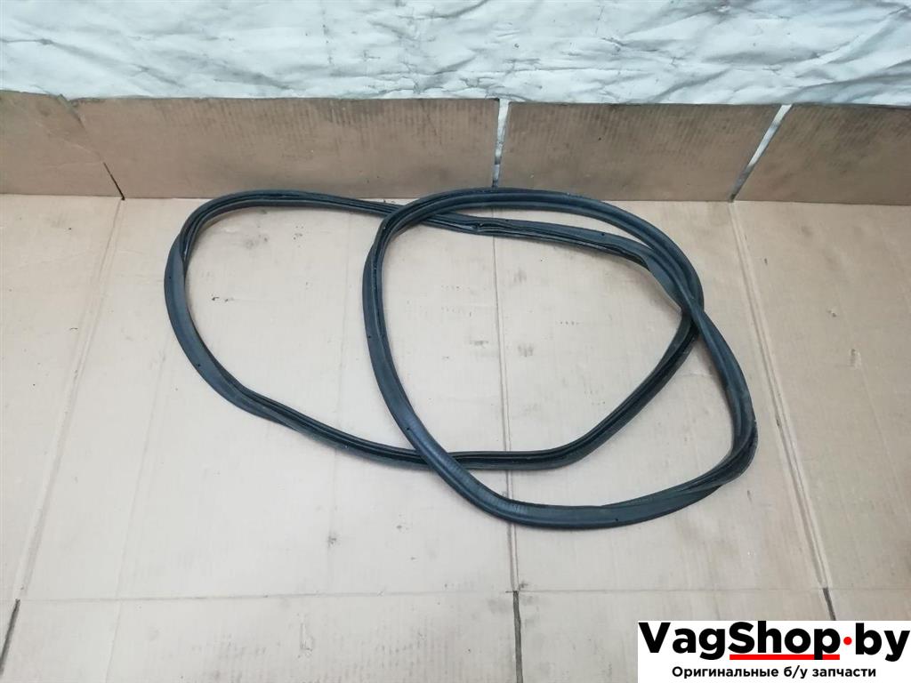 уплотнитель Volkswagen Passat B7 2011, 2.0 л., TDi, CFF, дизель, МКПП, черный, универсал, передний привод, 3C9827705B - фото №1