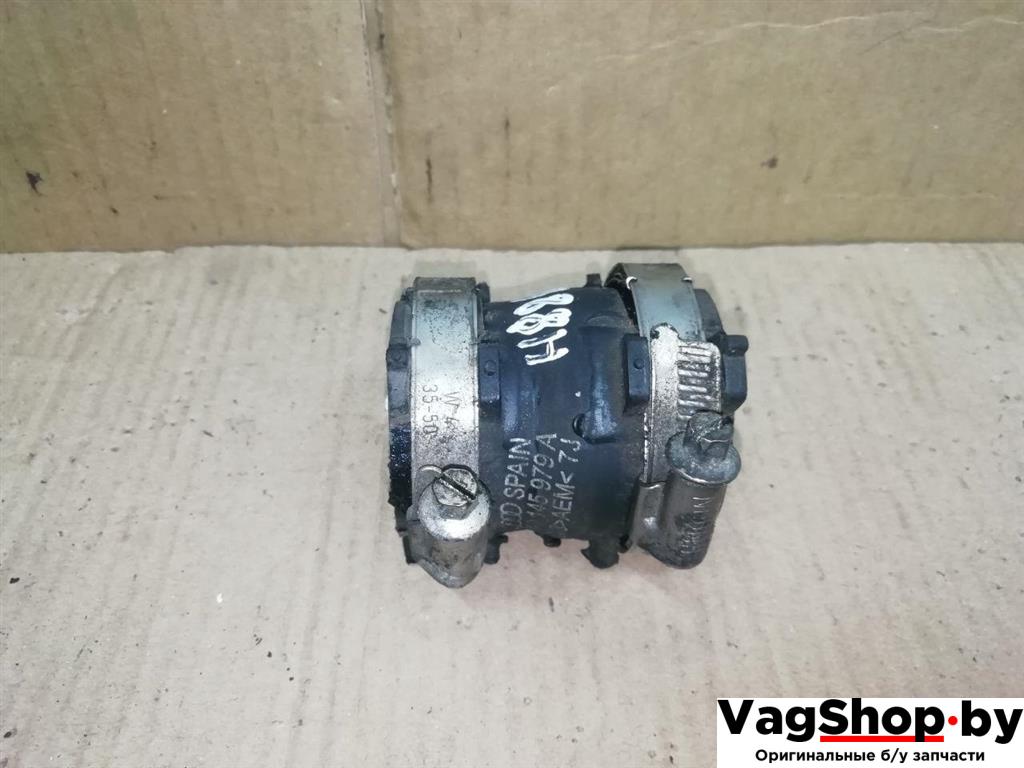 патрубок интеркулера Audi A6 4F/C6 2007, 3.0 л., TDi, ASB, дизель, АКПП, голубой, универсал, полный привод, 4F0145979A - фото №1