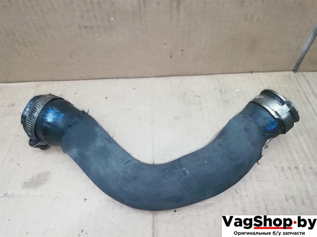 патрубок интеркулера Audi A6 4F/C6 2007, 3.0 л., TDi, ASB, дизель, АКПП, голубой, универсал, полный привод, 4F0145943J - фото №1