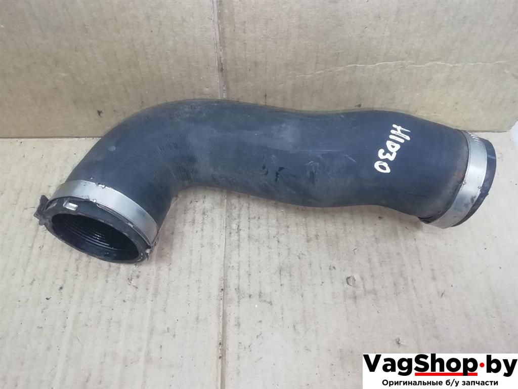 патрубок интеркулера Volkswagen Passat B7 2011, 2.0 л., TDi, CFF, дизель, МКПП, черный, универсал, передний привод, 1K0145832AA - фото №1