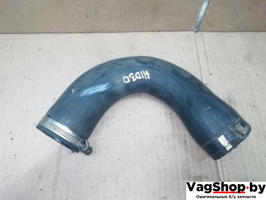 патрубок интеркулера Volkswagen Passat B7 2011, 2.0 л., TDi, CFF, дизель, МКПП, черный, универсал, передний привод - фото №1