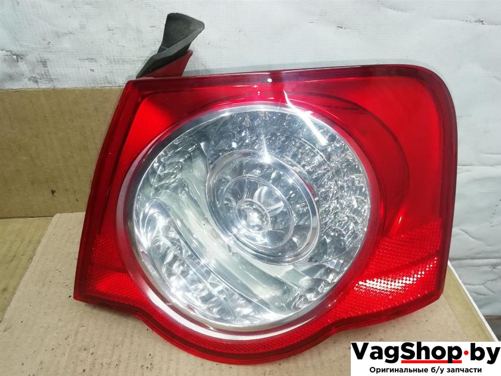 фонарь задний правый Volkswagen Passat B6 2009, 2.0 л., TDi, CBA, дизель, МКПП, голубой, седан, передний привод, 3C5945096H - фото №1