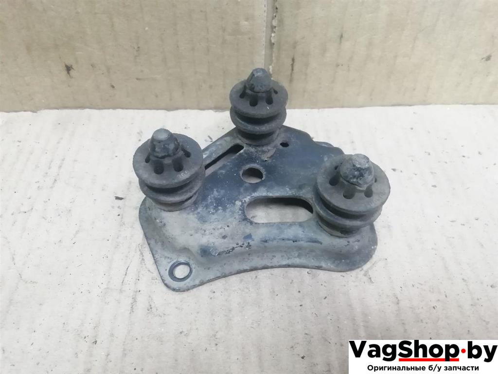 Крепление блока ABS Volkswagen Passat B6 2009, 2.0 л., TDi, CBA, дизель, МКПП, голубой, седан, передний привод, 3C0614235A - фото №1