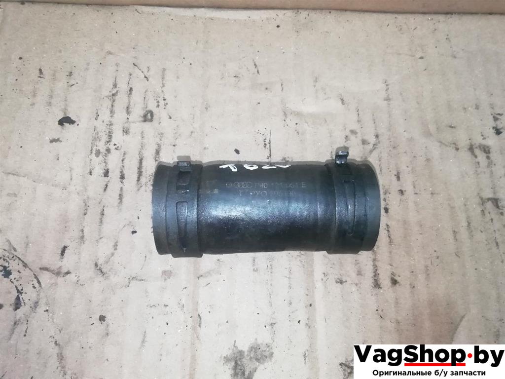 патрубок (трубопровод, шланг) Volkswagen Transporter T5 2005, 2.5 л., TDi, AXD, дизель, МКПП, синий, фургон, передний привод, 7H0121051E - фото №1