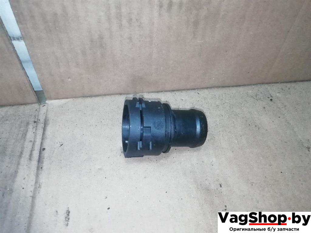 фланец (тройник) системы охлаждения Volkswagen Transporter T5 2005, 2.5 л., TDi, AXD, дизель, МКПП, синий, фургон, передний привод, 3B0122291C - фото №1