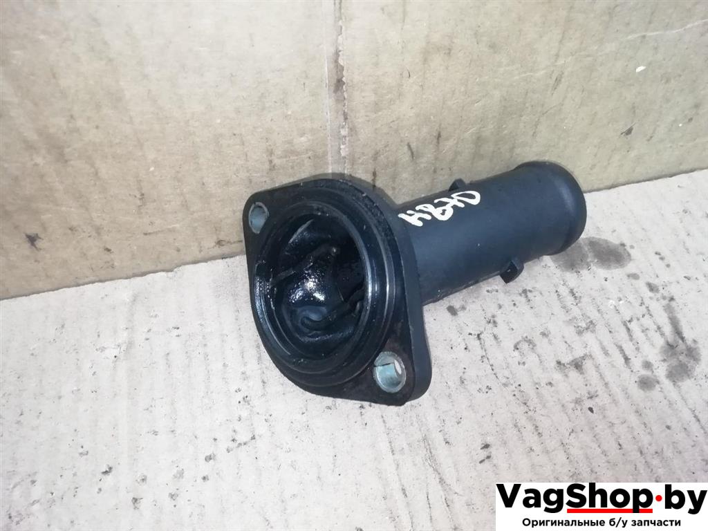 корпус термостата Volkswagen Passat B6 2008, 2.0 л., TDi, CBA, дизель, МКПП, серебро, универсал, передний привод, 03L121121 - фото №1