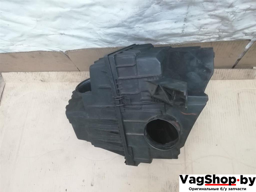 корпус воздушного фильтра Volkswagen Transporter T5 2005, 2.5 л., TDi, AXD, дизель, МКПП, синий, фургон, передний привод, 7H0129601J - фото №1