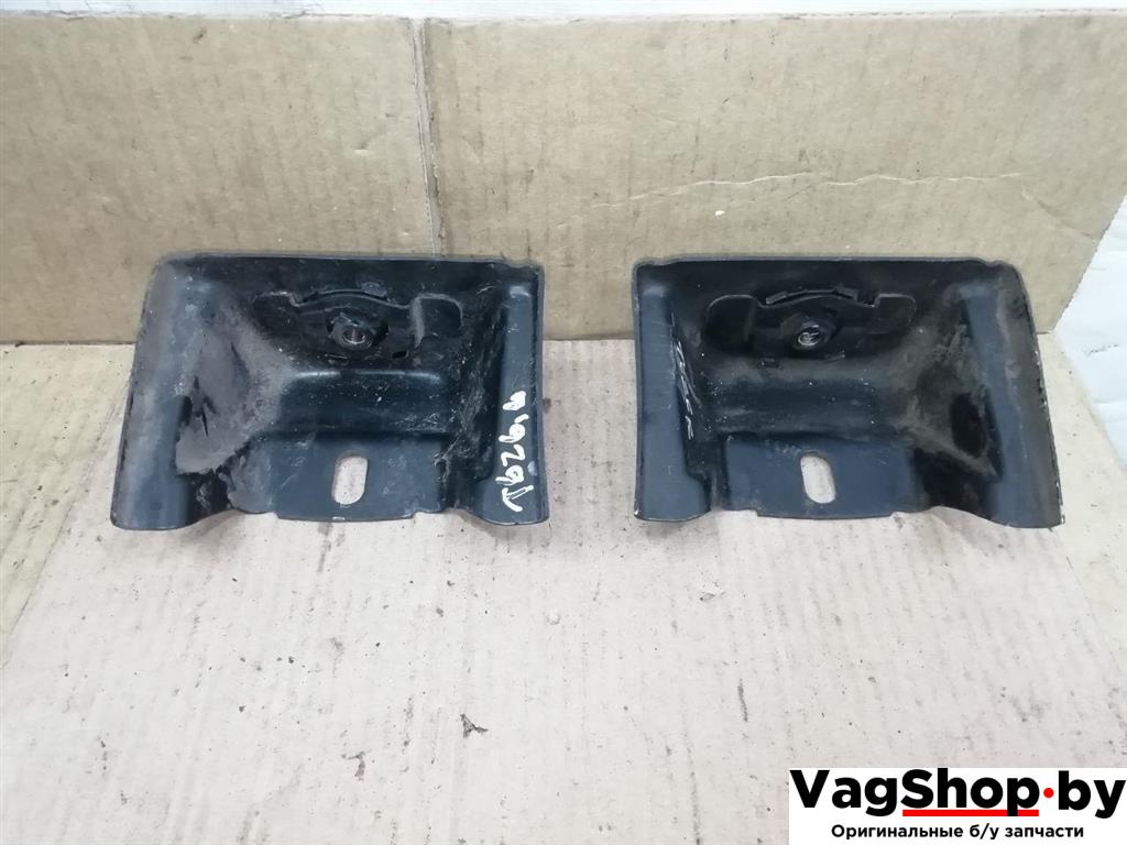 кронштейн (крепление) Volkswagen Transporter T5 2005, 2.5 л., TDi, AXD, дизель, МКПП, синий, фургон, передний привод, 7H0805731, 7H0805732 - фото №1