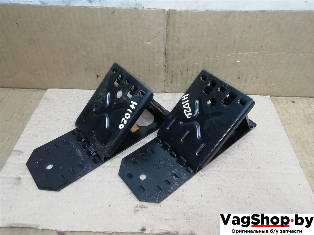 упор противооткатный Audi Q7 4L 2006, 3.0 л., TDi, BUG, дизель, АКПП, серебро, внедорожник 5 дв., полный привод, 7L0860321A - фото №1