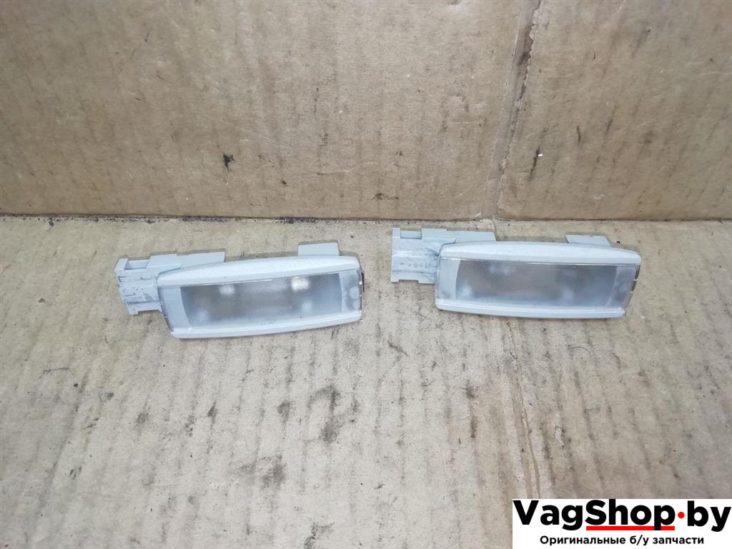 фонарь салона (плафон) Volkswagen Golf Plus 2 поколение 2010, 1.6 л., TDi, CAY, дизель, МКПП, серебро, хетчбэк 5 дв., передний привод, 1K0947109Y20 - фото №1