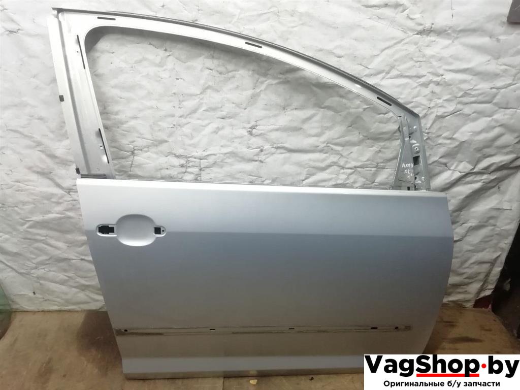 дверь передняя правая Volkswagen Golf Plus 2 поколение 2010, 1.6 л., TDi, CAY, дизель, МКПП, серебро, хетчбэк 5 дв., передний привод - фото №1