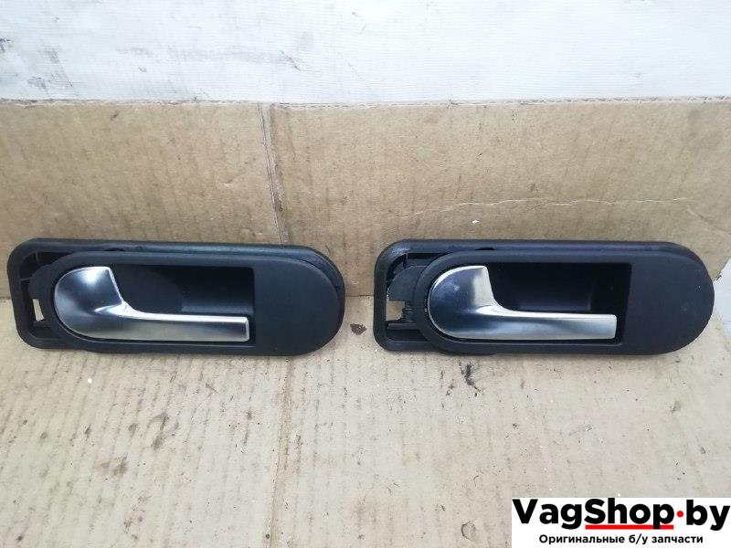 ручка внутренняя задняя левая Volkswagen Golf Plus 2 поколение 2010, 1.6 л., TDi, CAY, дизель, МКПП, серебро, хетчбэк 5 дв., передний привод, 5M0837113 - фото №1