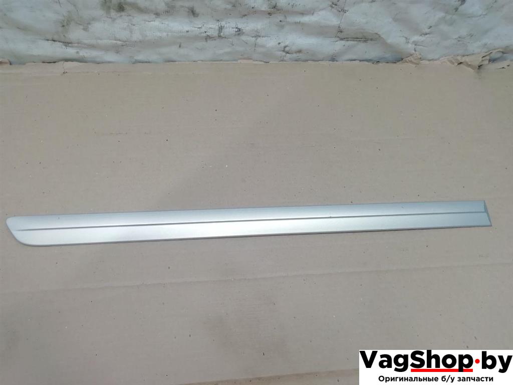 молдинг двери задней правой Volkswagen Golf Plus 2 поколение 2010, 1.6 л., TDi, CAY, дизель, МКПП, серебро, хетчбэк 5 дв., передний привод, 5M0853754B - фото №1