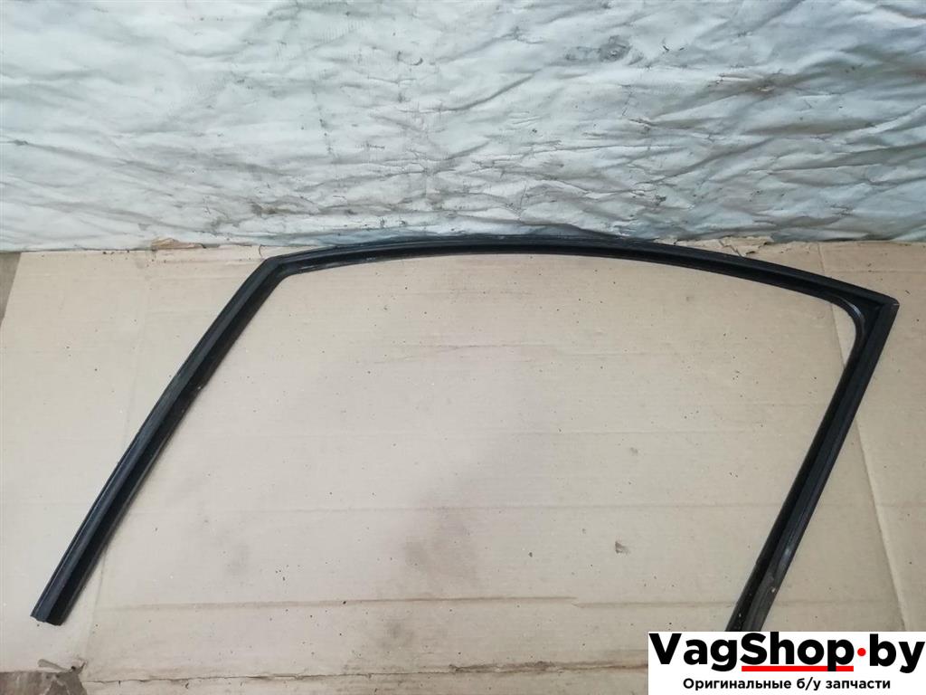 направляющая стекла Audi Q7 4L 2006, 3.0 л., TDi, BUG, дизель, АКПП, серебро, внедорожник 5 дв., полный привод, 4L0837439 - фото №1