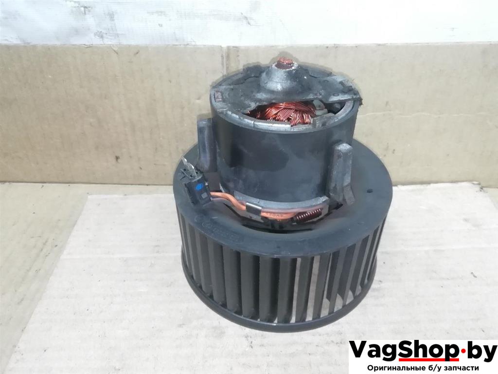 моторчик печки Volkswagen Golf Plus 2 поколение 2010, 1.6 л., TDi, CAY, дизель, МКПП, серебро, хетчбэк 5 дв., передний привод - фото №1