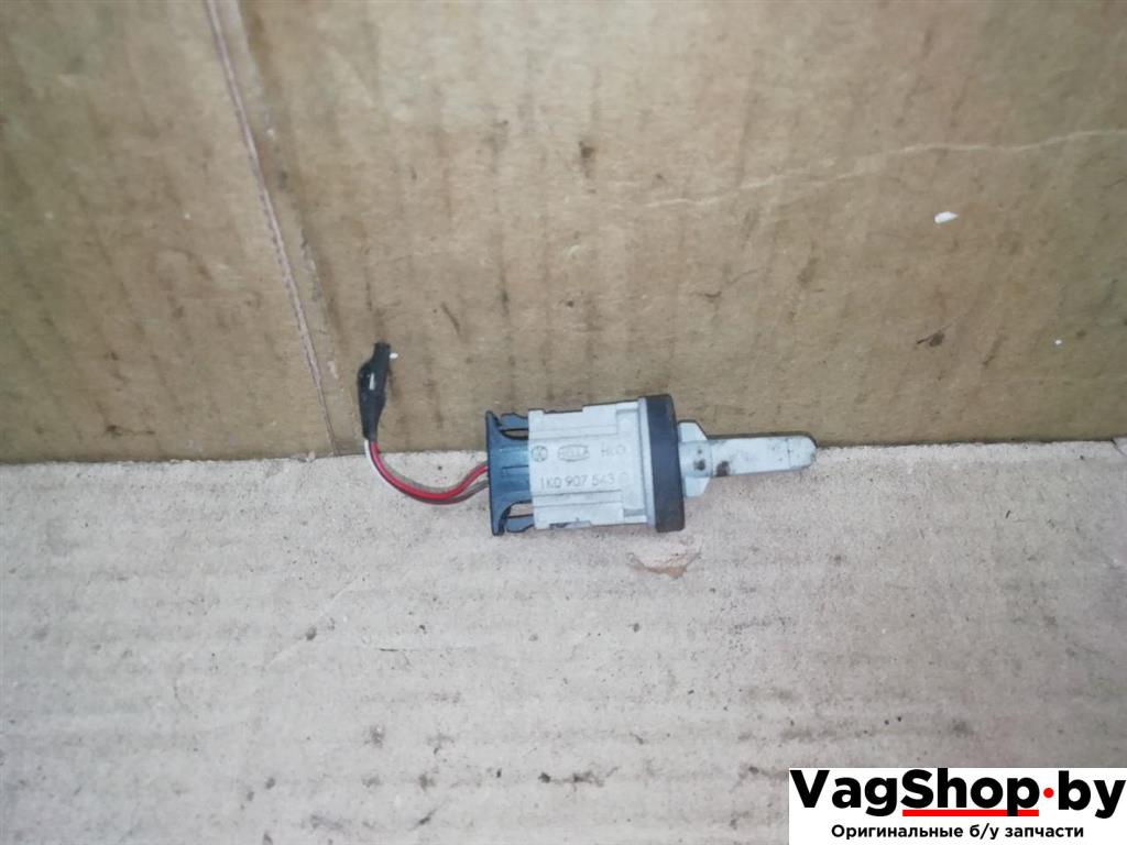 датчик температуры Volkswagen Golf Plus 2 поколение 2010, 1.6 л., TDi, CAY, дизель, МКПП, серебро, хетчбэк 5 дв., передний привод, 1K0907543C - фото №1