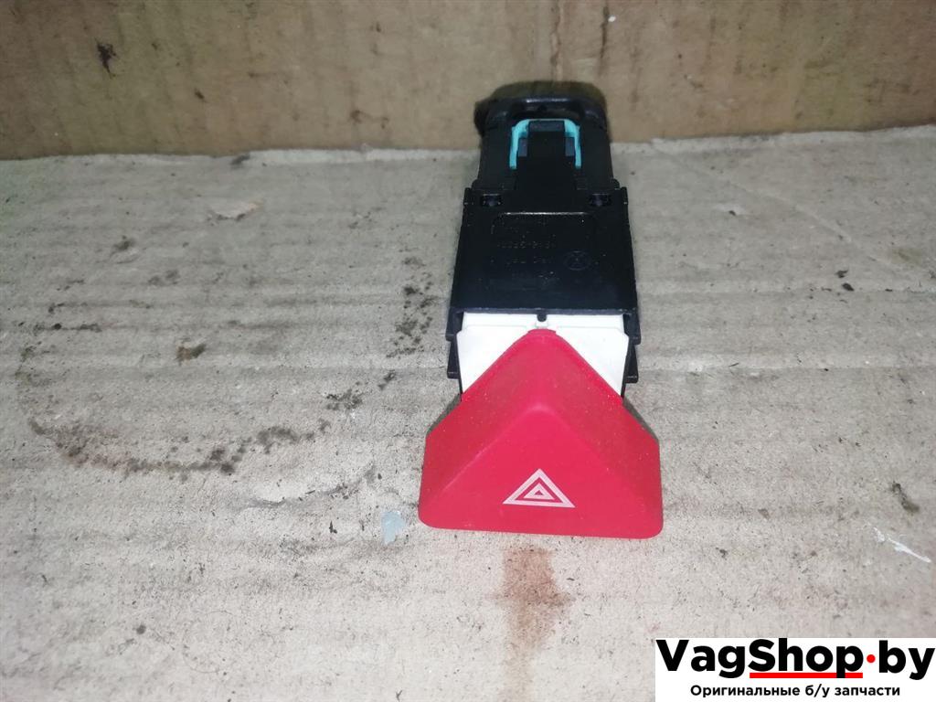 кнопка аварийной сигнализации Volkswagen Golf Plus 2 поколение 2010, 1.6 л., TDi, CAY, дизель, МКПП, серебро, хетчбэк 5 дв., передний привод, 5M0953509A - фото №1