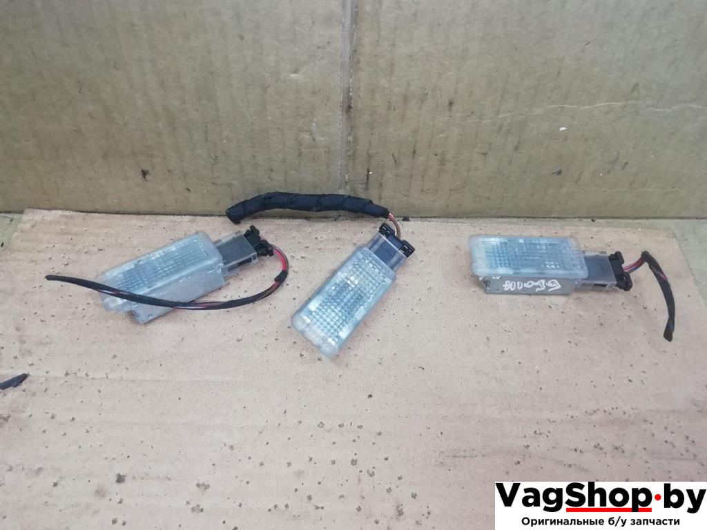 фонарь салона (плафон) Volkswagen Golf Plus 2 поколение 2010, 1.6 л., TDi, CAY, дизель, МКПП, серебро, хетчбэк 5 дв., передний привод, 6L0947565, 7L0947415 - фото №1