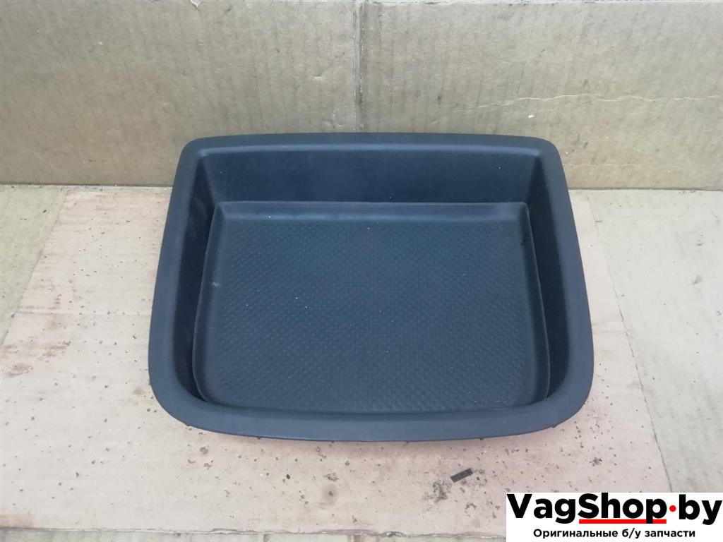 бардачок Volkswagen Golf Plus 2 поколение 2010, 1.6 л., TDi, CAY, дизель, МКПП, серебро, хетчбэк 5 дв., передний привод, 5M0857922A - фото №1