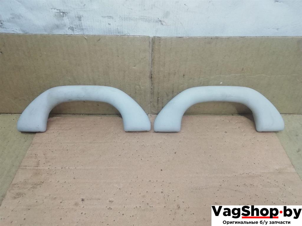 ручка внутренняя потолочная Volkswagen Golf Plus 2 поколение 2010, 1.6 л., TDi, CAY, дизель, МКПП, серебро, хетчбэк 5 дв., передний привод, 1K0857607M - фото №1