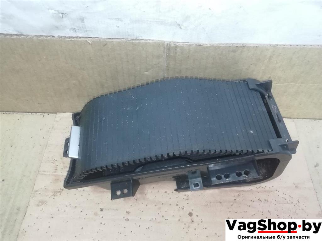 бардачок Volkswagen Golf Plus 2 поколение 2010, 1.6 л., TDi, CAY, дизель, МКПП, серебро, хетчбэк 5 дв., передний привод, 5M0862534D - фото №1