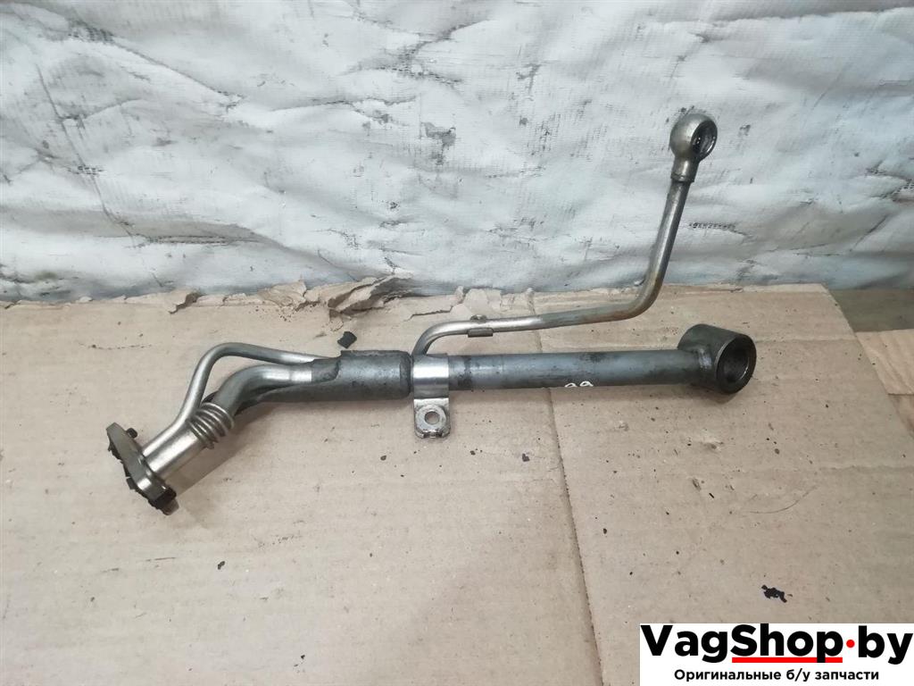 масляная трубка турбины Volkswagen Golf Plus 2 поколение 2010, 1.6 л., TDi, CAY, дизель, МКПП, серебро, хетчбэк 5 дв., передний привод, 03L145535A - фото №1